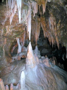 Karst in der Fränkischen Alb, Teufelshöhle in Pottenstein