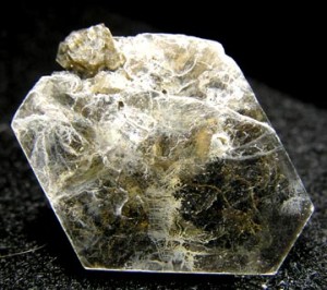 Muscovit ( K Al2 [AlSi3O10(OH)2] ), ein Mineral aus der Glimmergruppe