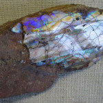 Opal auf Trachyt