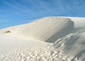 Gipswüste,Das White Sands National Monument, ein 712 km² großes Gipsfeld südwestlich von Alamogordo, New Mexico, USA (Bild: Wikimedia User davebluedevil) 